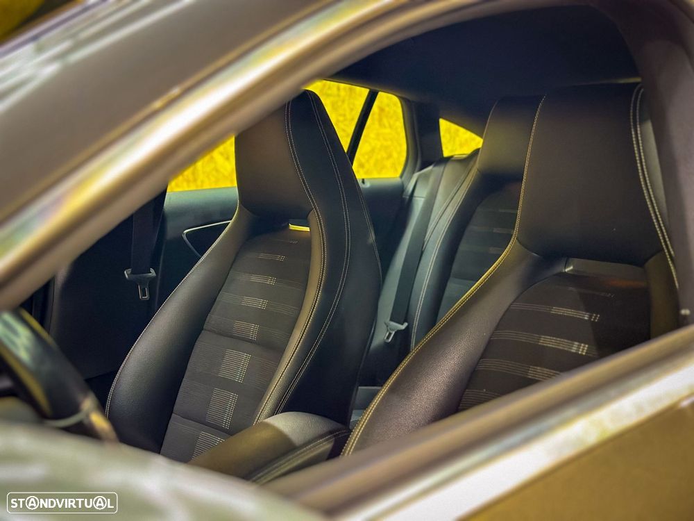 Mercedes-Benz CLA 180 - 40