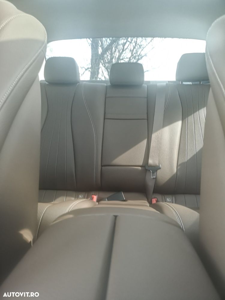 Mercedes-Benz E 300 de 9G-TRONIC AMG Line - 6