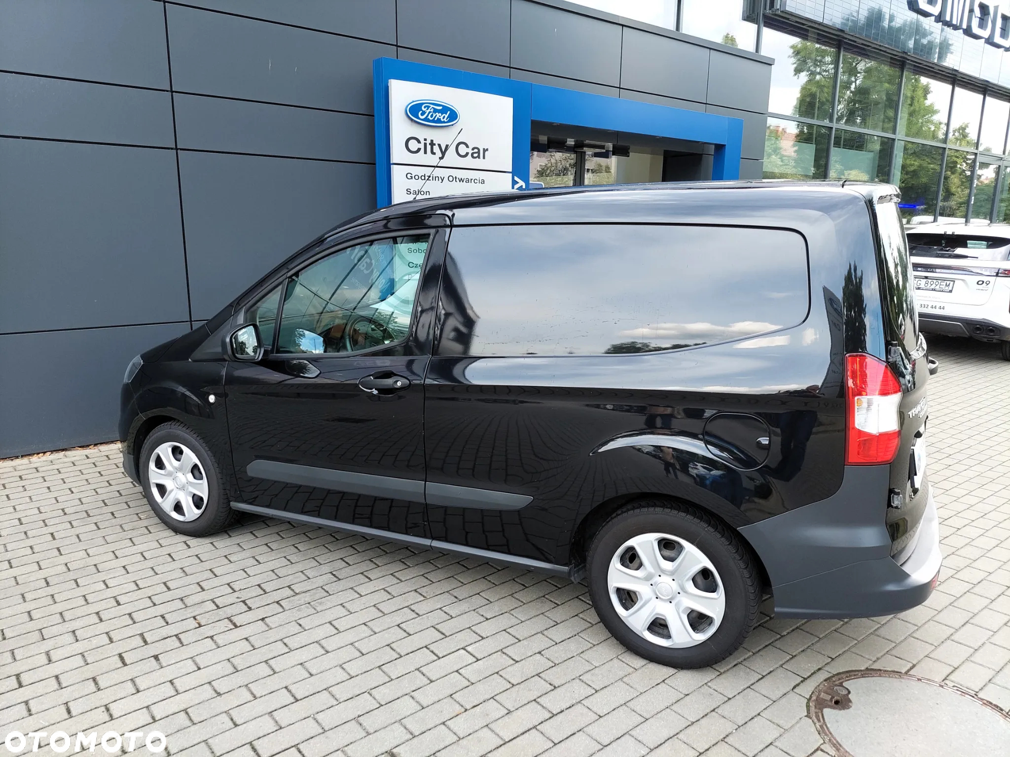 Ford COURIER - 33