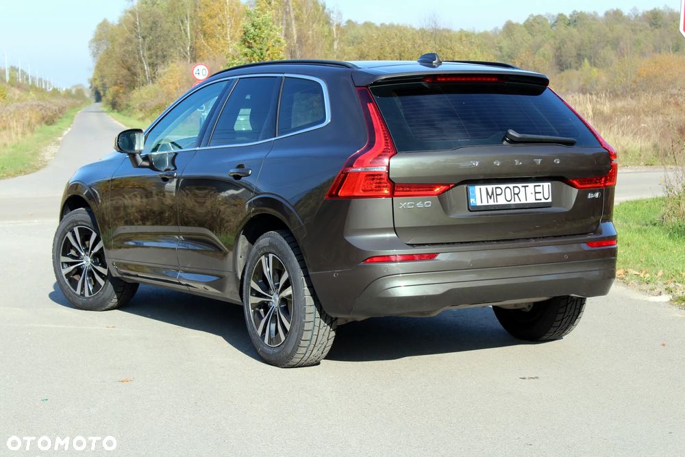 Volvo XC 60 B4 D AWD Geartronic Momentum Pro - 3