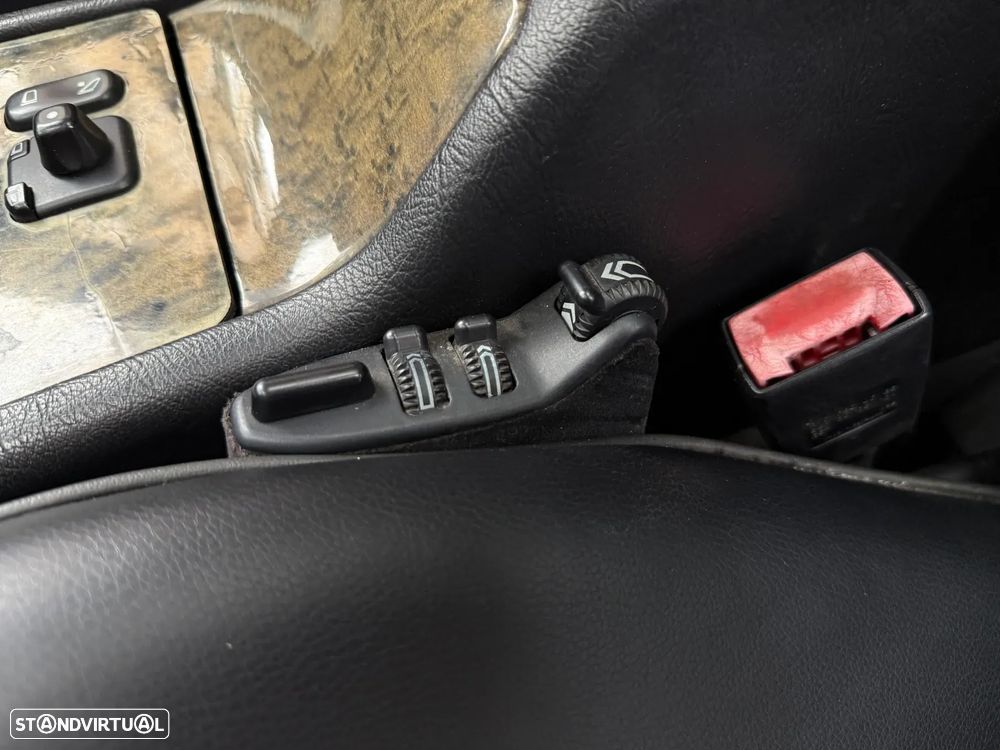 Mercedes-Benz E 300 TD Classic - 13