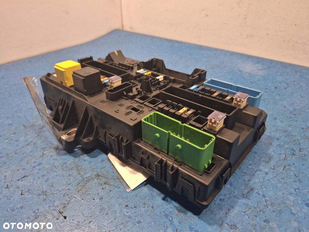 OPEL ASTRA H 1.6B SKRZYNKA BEZPIECZNIKÓW 13220831 - 1