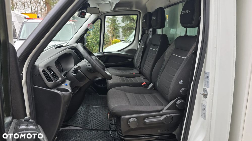 Iveco ❗️❗️DAILY 3.0 180Km 35S18 JAK NOWY ❗️❗️LIFT / CHŁODNIA MROŹNIA -32 +32 / ZASILANIE 230V / PIERWSZY WŁASCICIEL / NAVI / KAMERA COFANIA / FULL LED / TEMPOMAT AKTYWNY / GRUBA ŚCIANKA / ZABUDOWA IGLOOCAR / AGREGAT CARRIER / WERSJA WZMOCNIONA / FULL OPCJA / SERWIS ASO / SALON POLSKA /❗❗ JAK Z SALONU - NOWY -❗❗ - 39