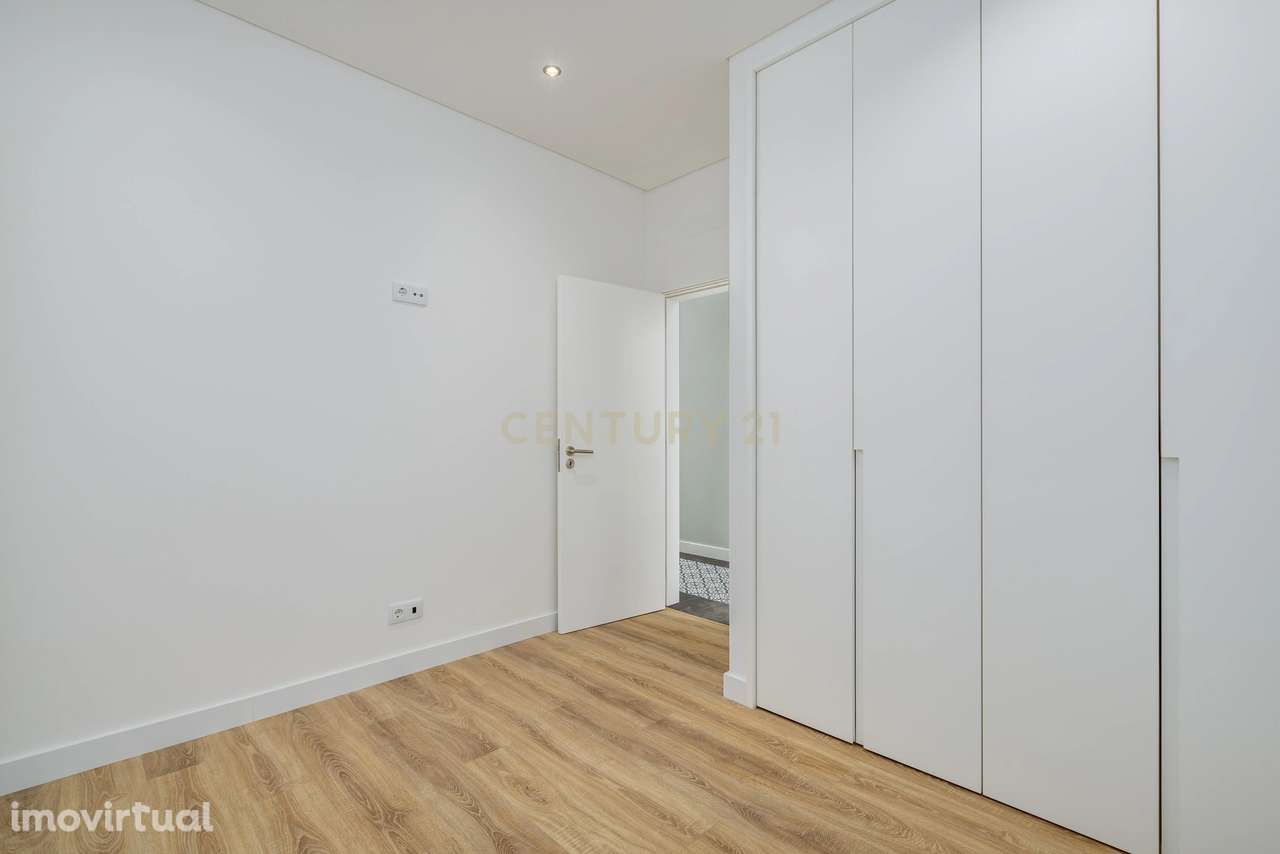 Apartamento T3, renovado e com logradouro de 146 m2, no centro de Loul - Grande imagem: 5/33