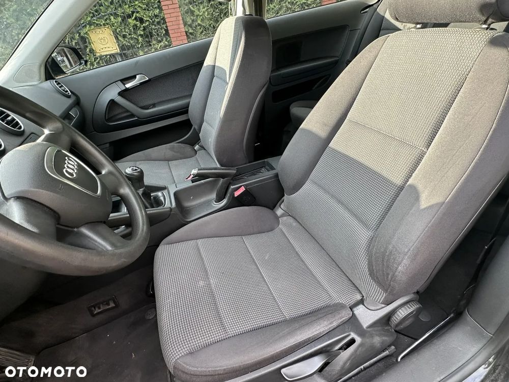 Audi A3 1.6 Ambiente - 3
