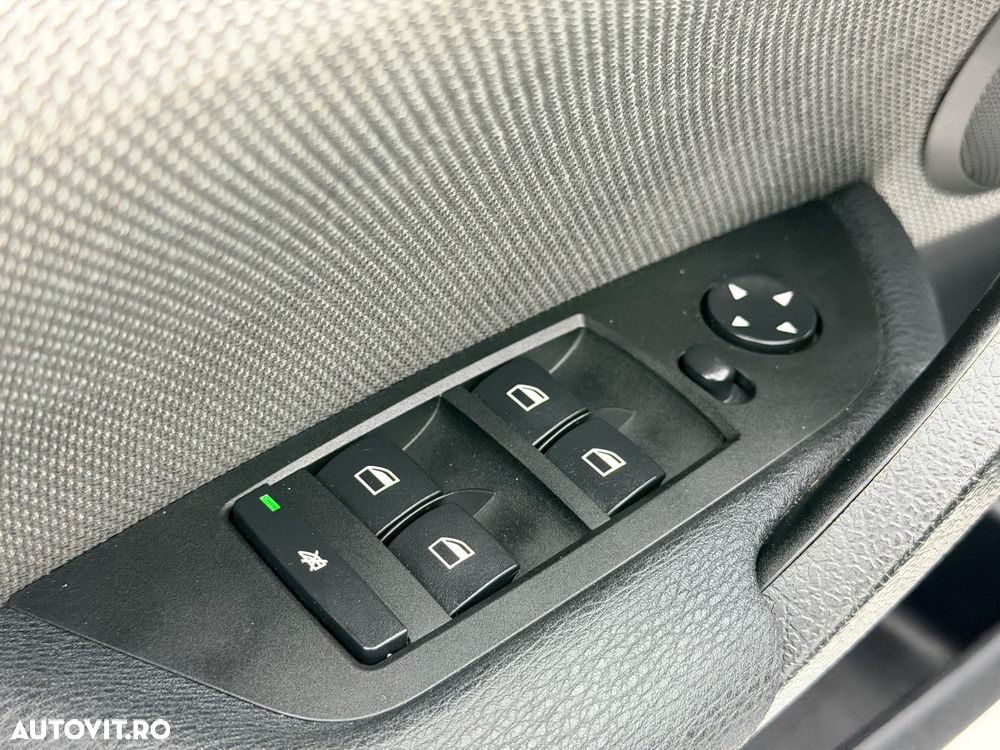 BMW X1 sDrive18d - 12