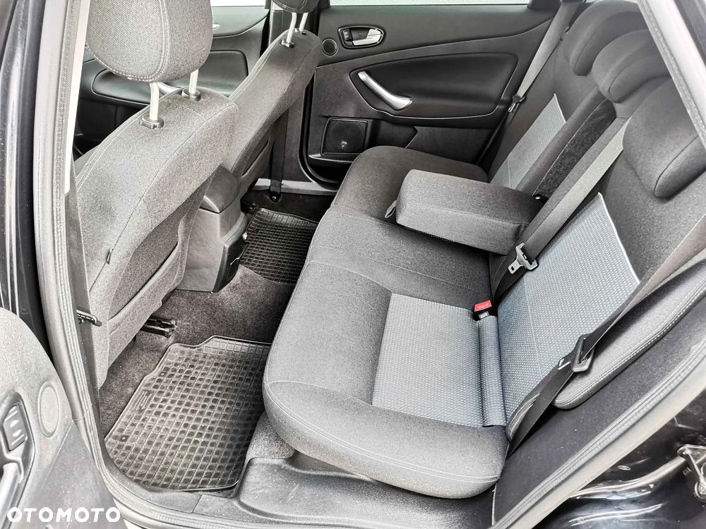 Ford Mondeo 1.6 Ambiente - 24