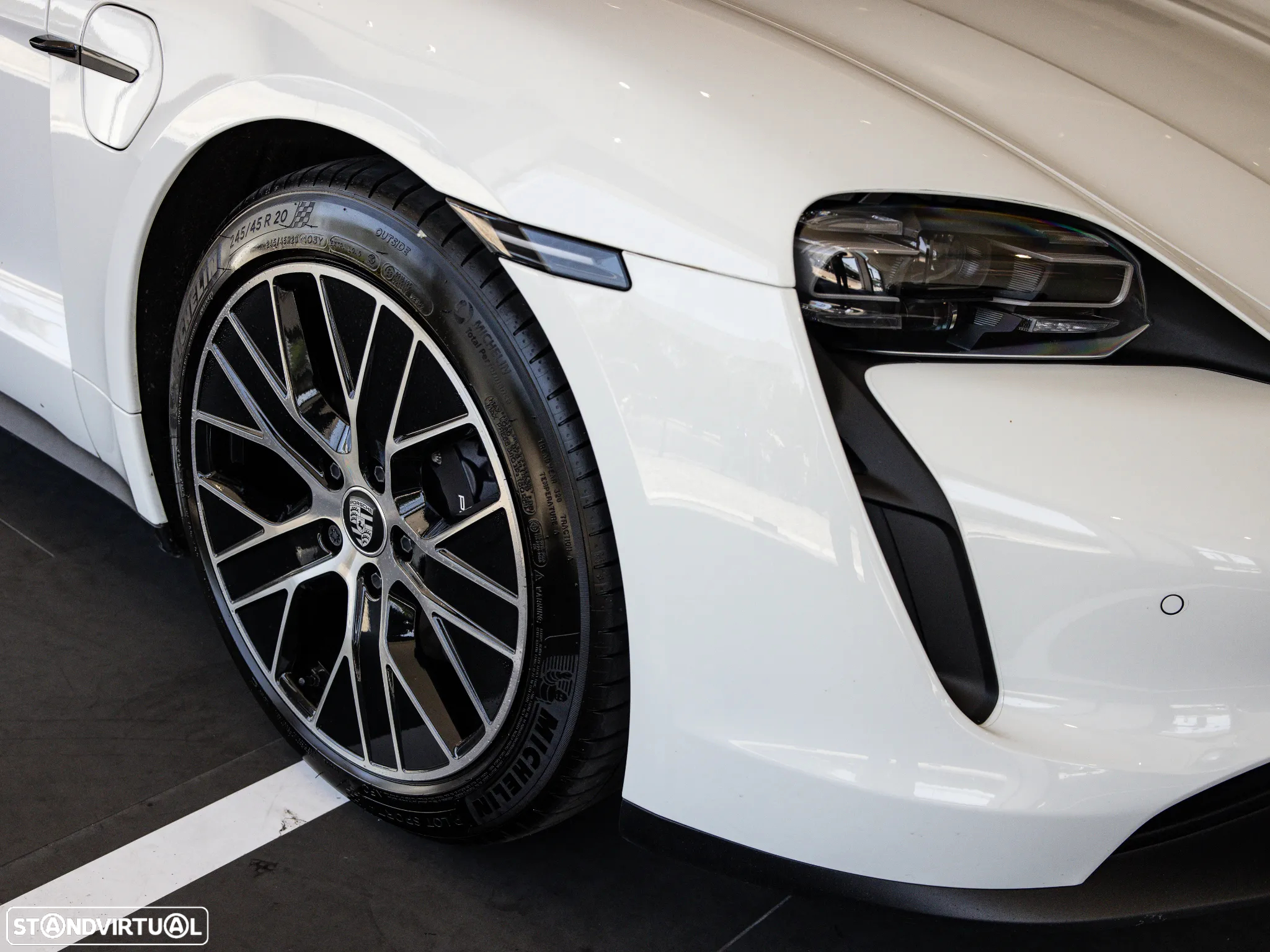 Porsche Taycan Sport Turismo Standard - 18