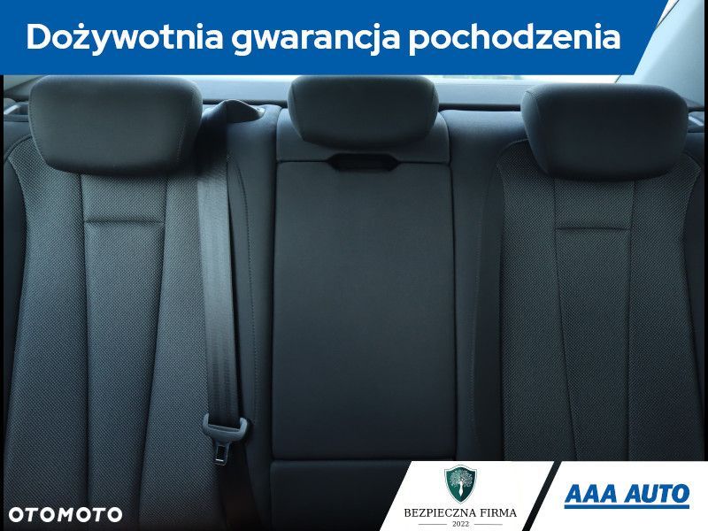 Audi A4 Limousine - 11