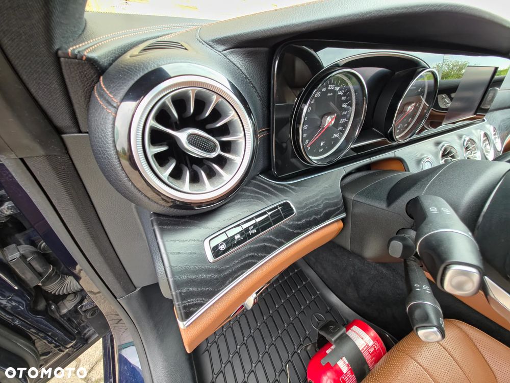 Mercedes-Benz Klasa E 220 d 4-Matic 9G-TRONIC - 33