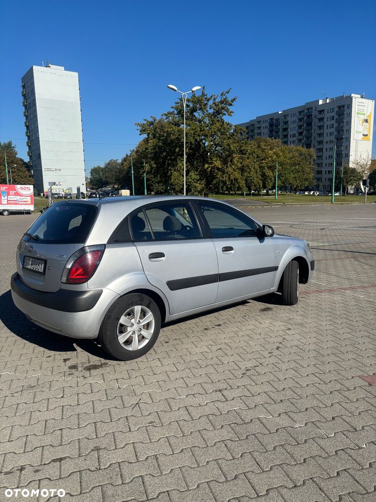 Kia Rio 2009 photo 5