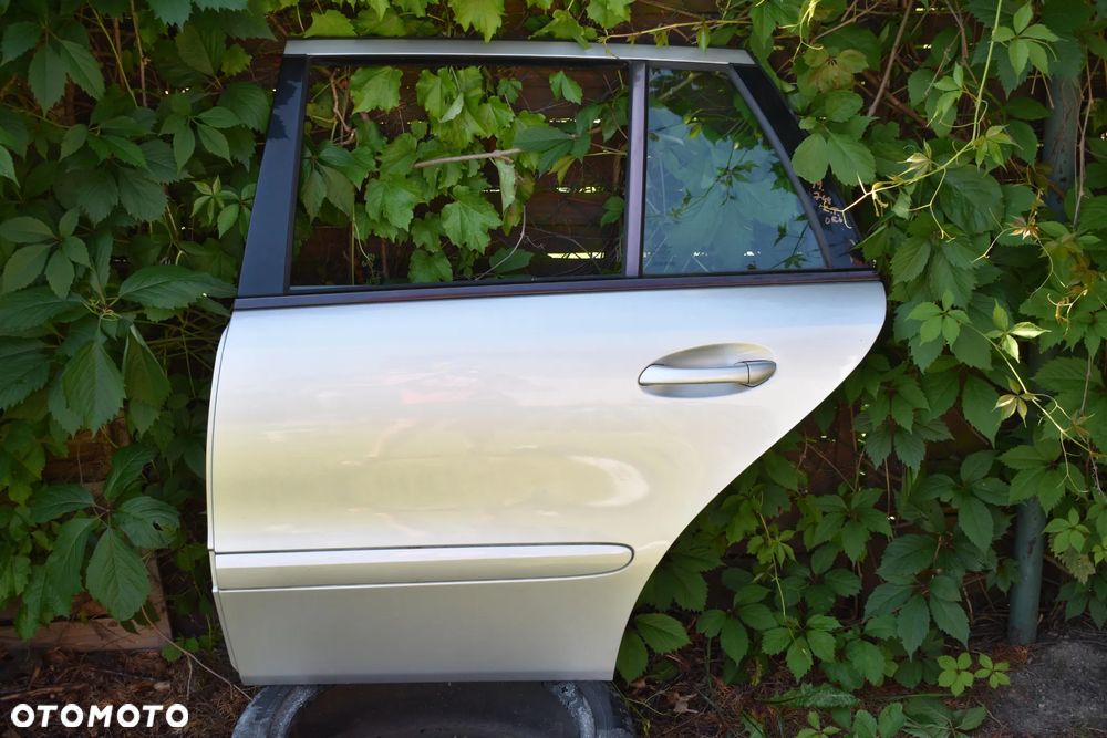 MERCEDES W211 KOMBI DRZWI LEWE TYLNE 744 ORYGINAŁ LAKIER - 1