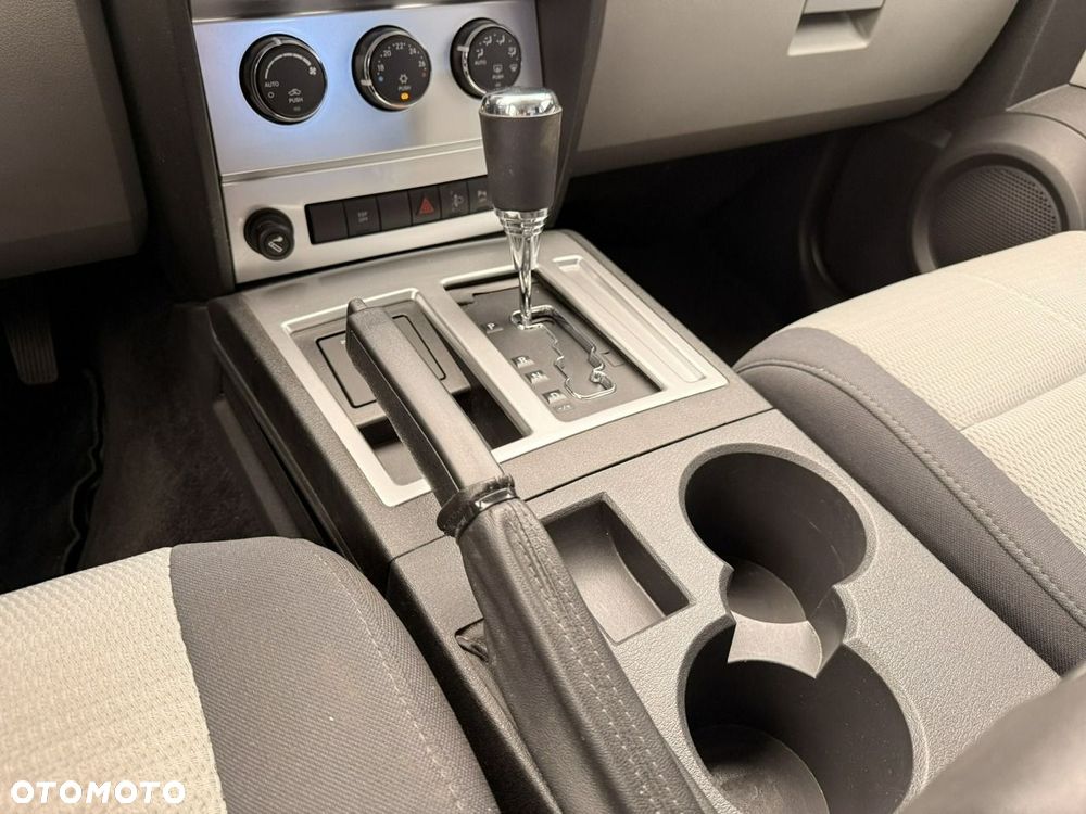 Dodge Nitro 2.8 CRD DPF Automatik SXT - 22