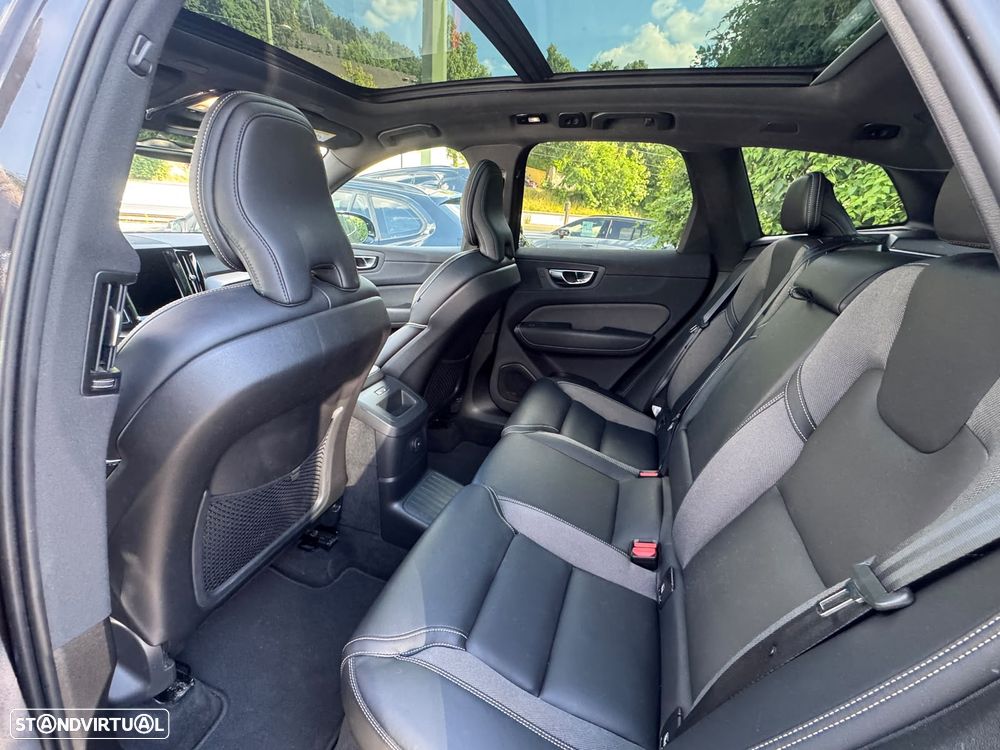 Volvo XC 60 2.0 T6 PHEV R-Design AWD - 11