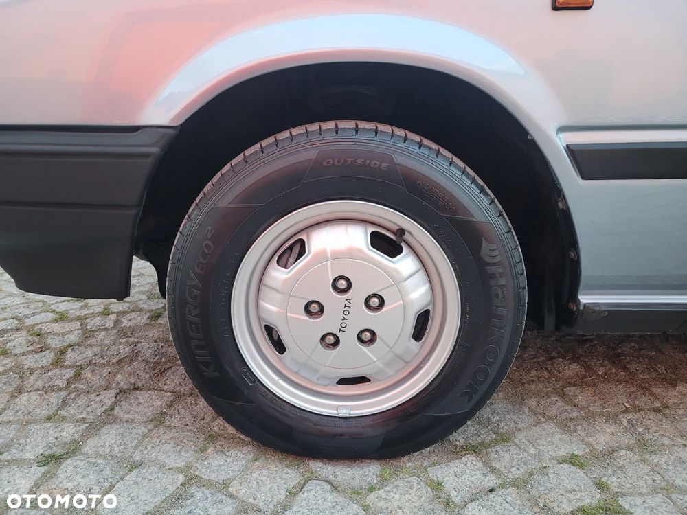 Toyota Camry 1983 photo 5