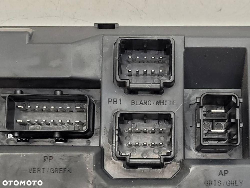 MODUŁ BSI SKRZYNKA BEZPIECZNIKÓW CITROEN DS3 9666951980 EUROPA - 2