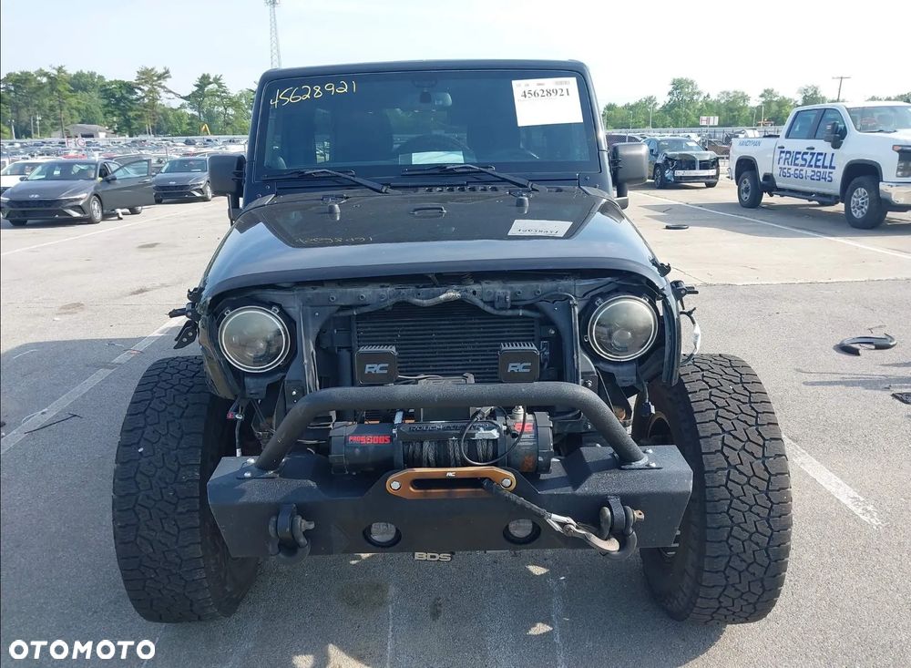 Jeep Wrangler - 8