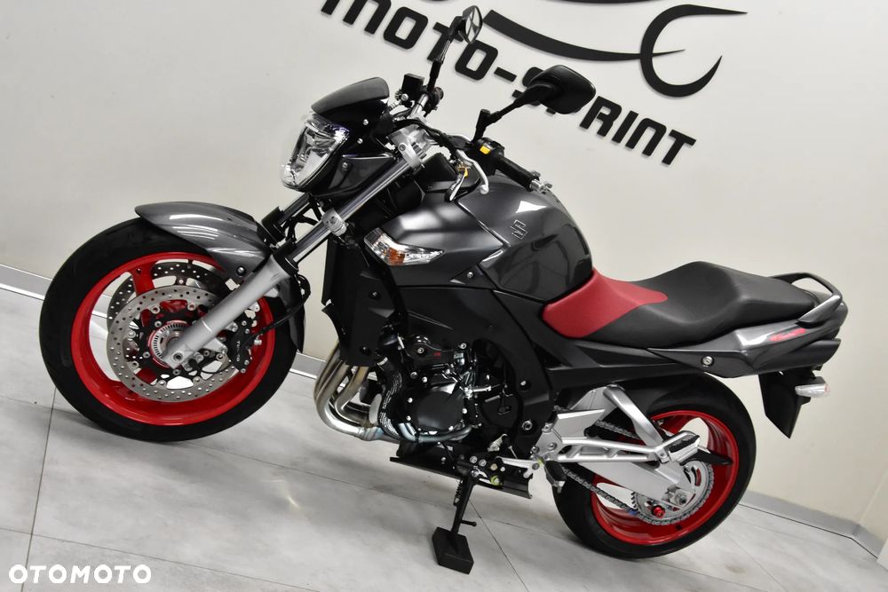 Suzuki GSR - 9