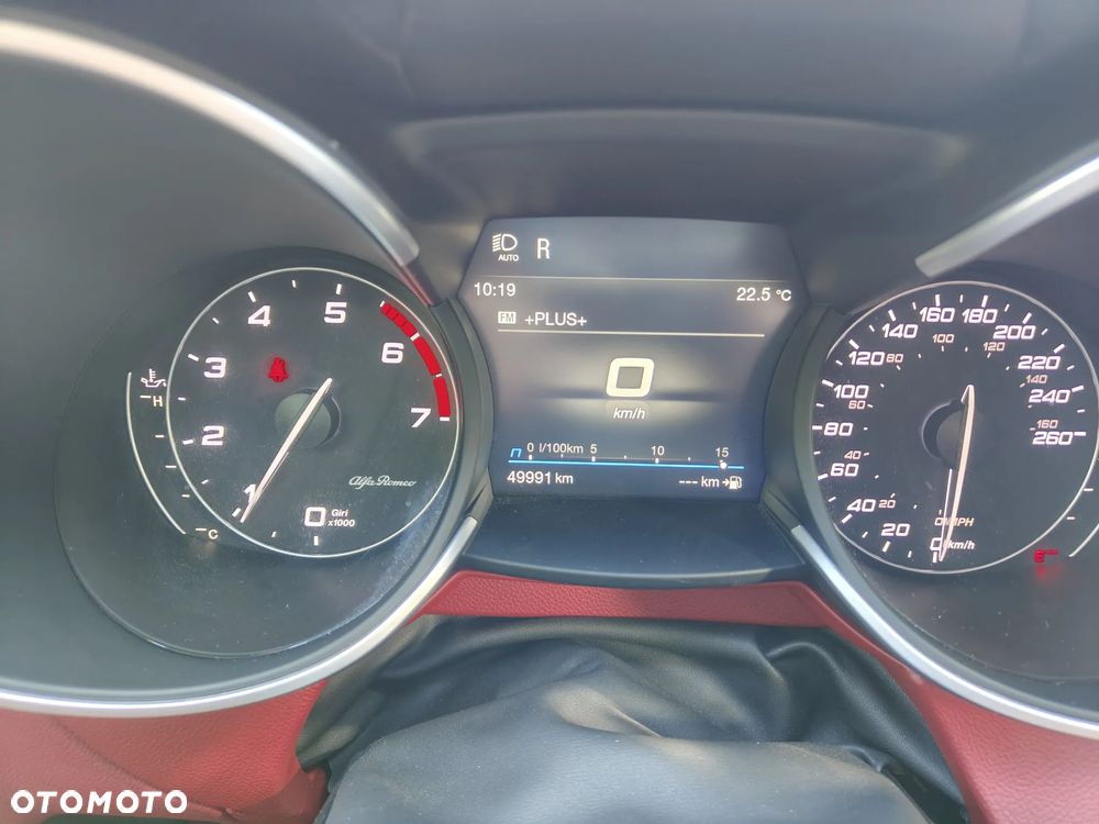 Alfa Romeo Stelvio 2.0 Turbo 16V AT8-Q4 Veloce Ti - 8