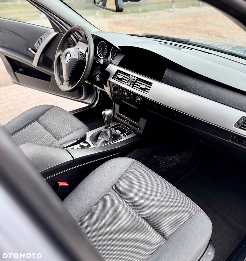 BMW Seria 5 520i - 11
