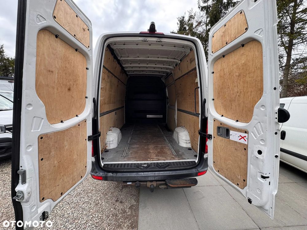 Volkswagen CRAFTER ŚREDNI PO LIFTOWY KLIMATYZACJA - 9