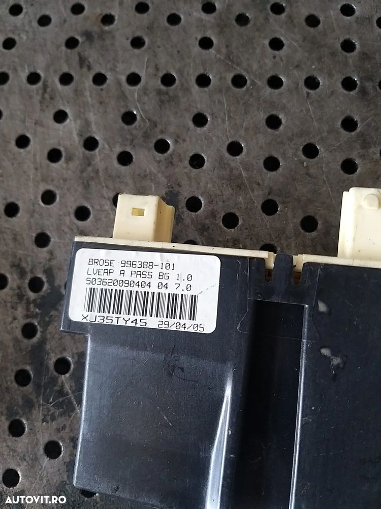 Motoras macara dreapta fata peugeot 307 997831101 7746004701 996388101 - 3