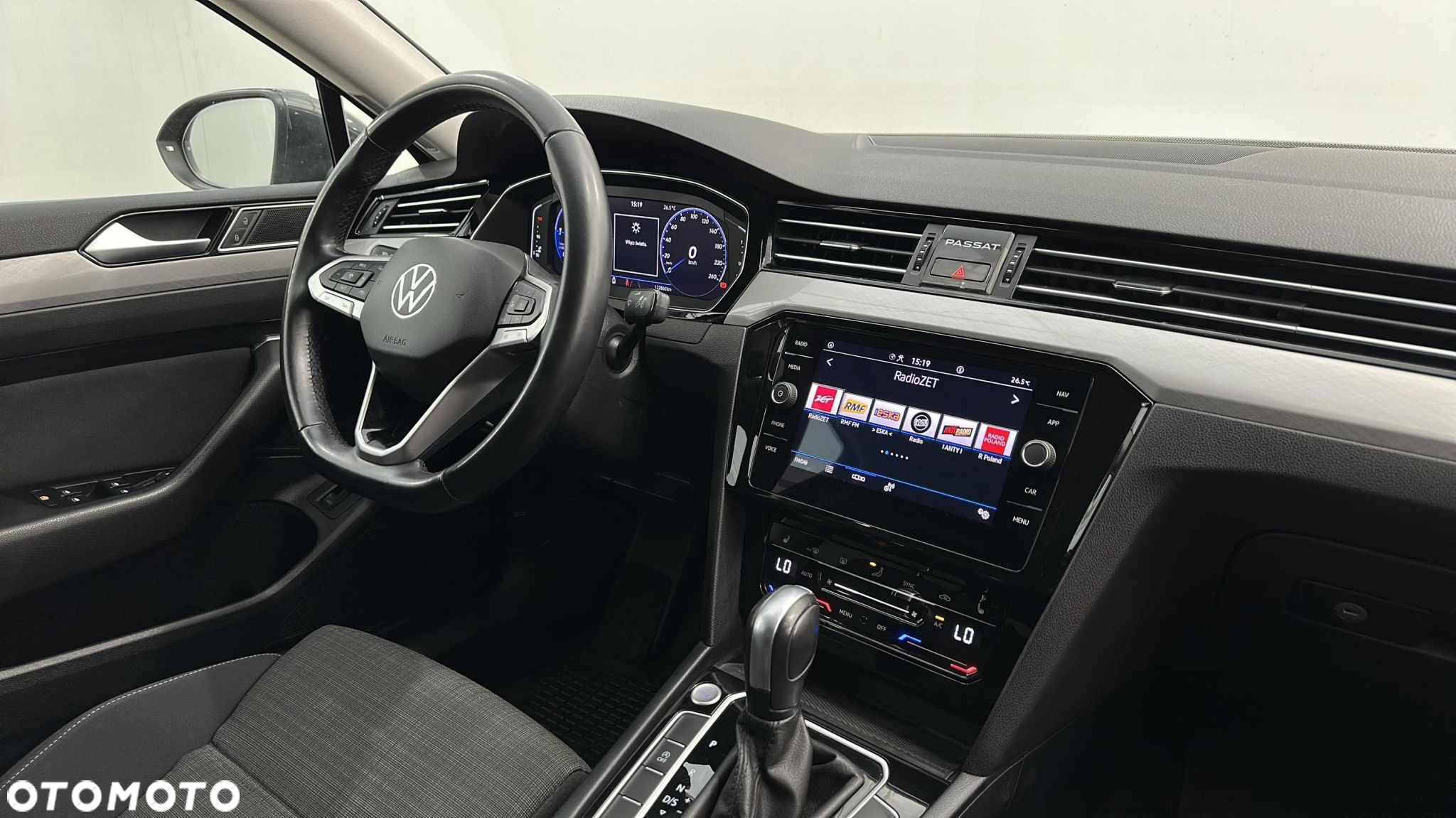 Volkswagen Passat - 16