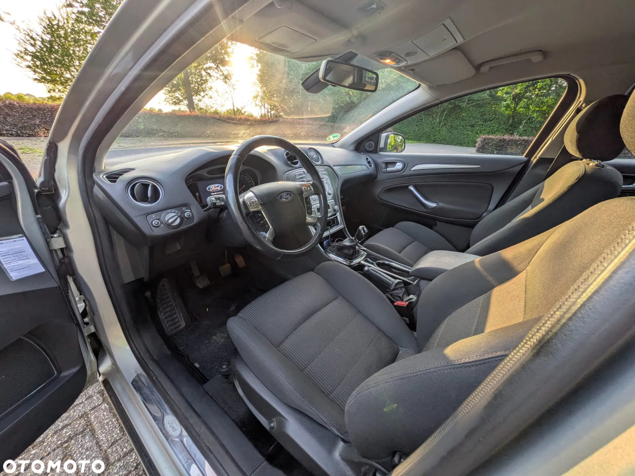 Ford Mondeo 2.0 Ghia - 9