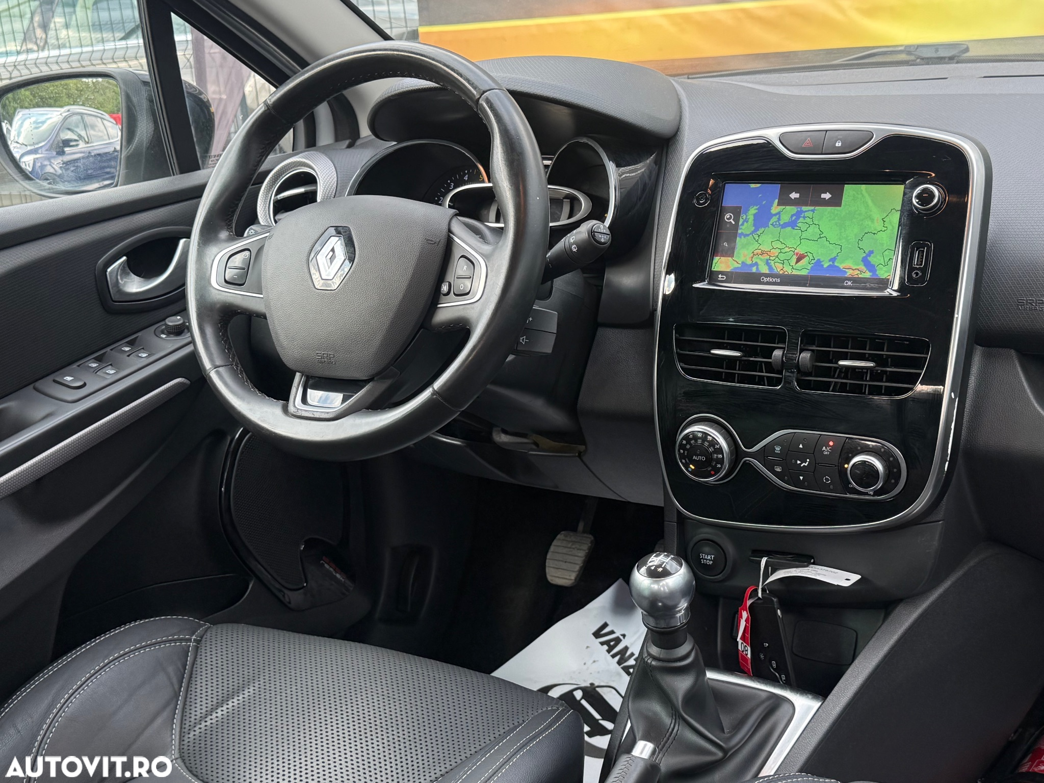Renault Clio BLUE dCi 100 INTENS - 17