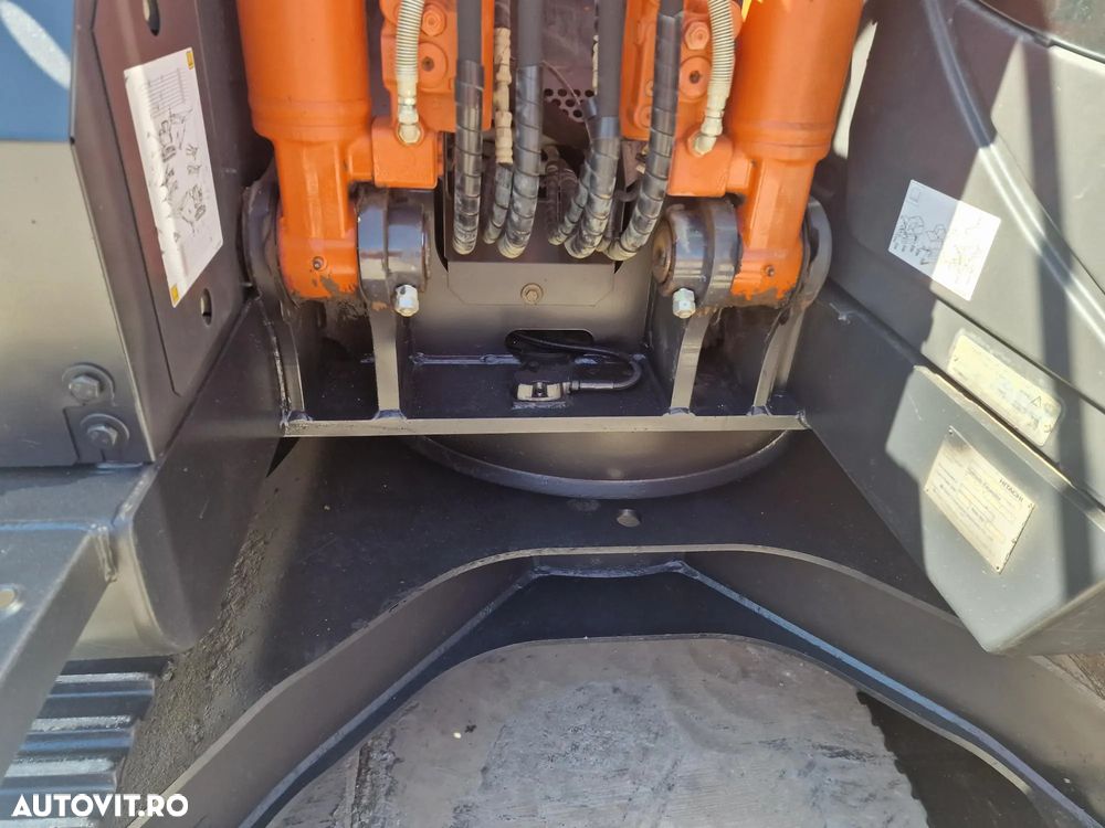 Hitachi ZX135, 2019, 4.880h, LAMA NIVELARE, compact,  15,7tone, Cupla rapida hidraulica, Cupa NOUA, inst picon, 3 camere luat vederi, Ad sapare 6m, Ridica 7,5t, latime 2,49m, Motor Isuzu 104CP, Antifurt, consum 7,8l/h, posibilitate leasing, PROMOTIE 76900EUR - 13