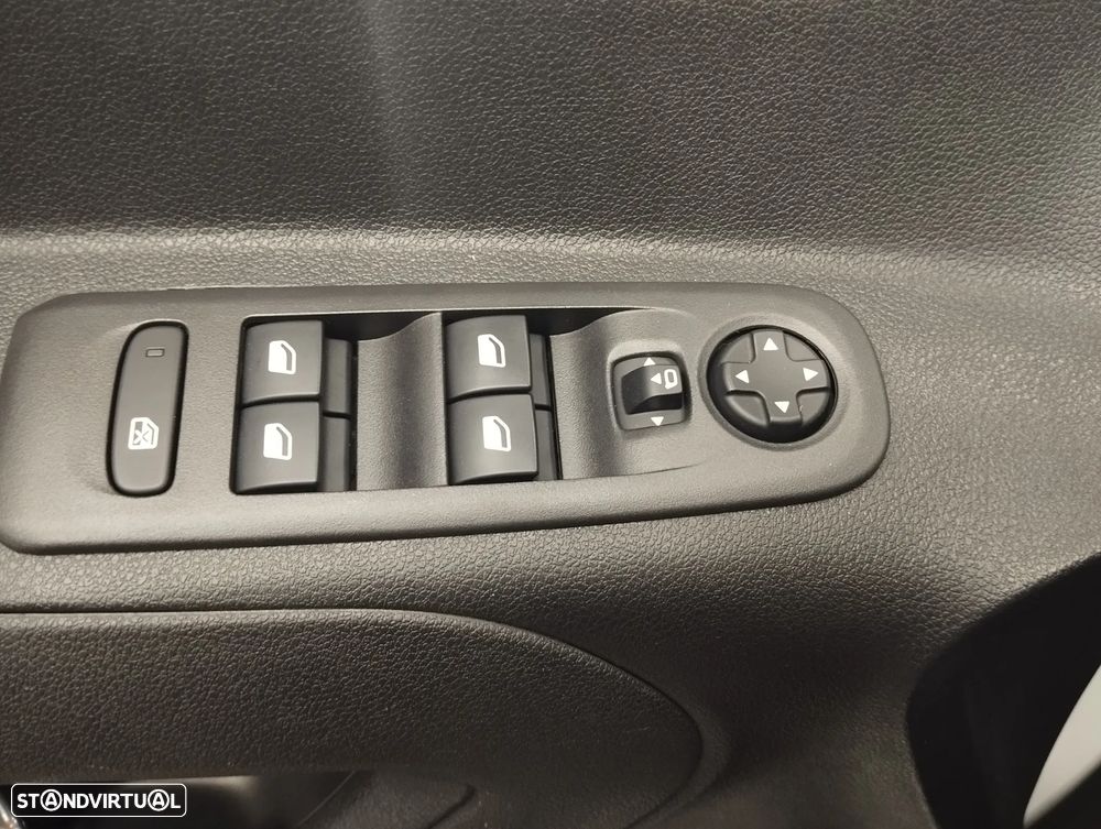 Opel Combo — fotografia 17