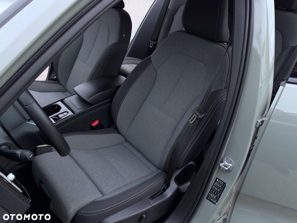 Volvo XC 40 B3 Plus Dark - 34