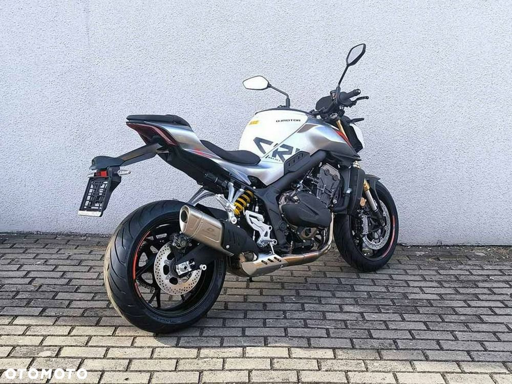 QJMOTOR SRK 800 - 9
