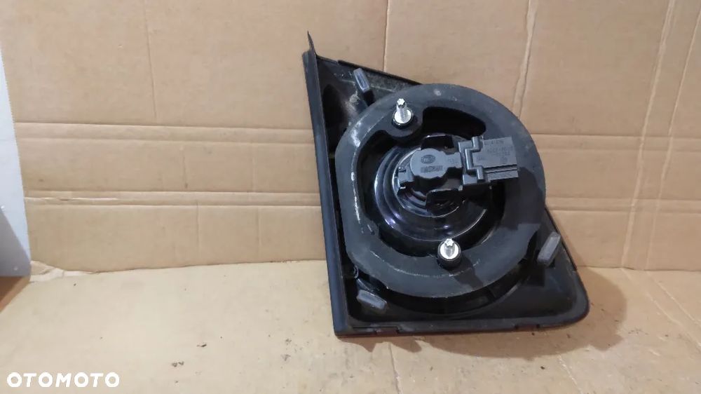 # LAMPA PRAWY TYŁ VW GOLF PLUS - 2