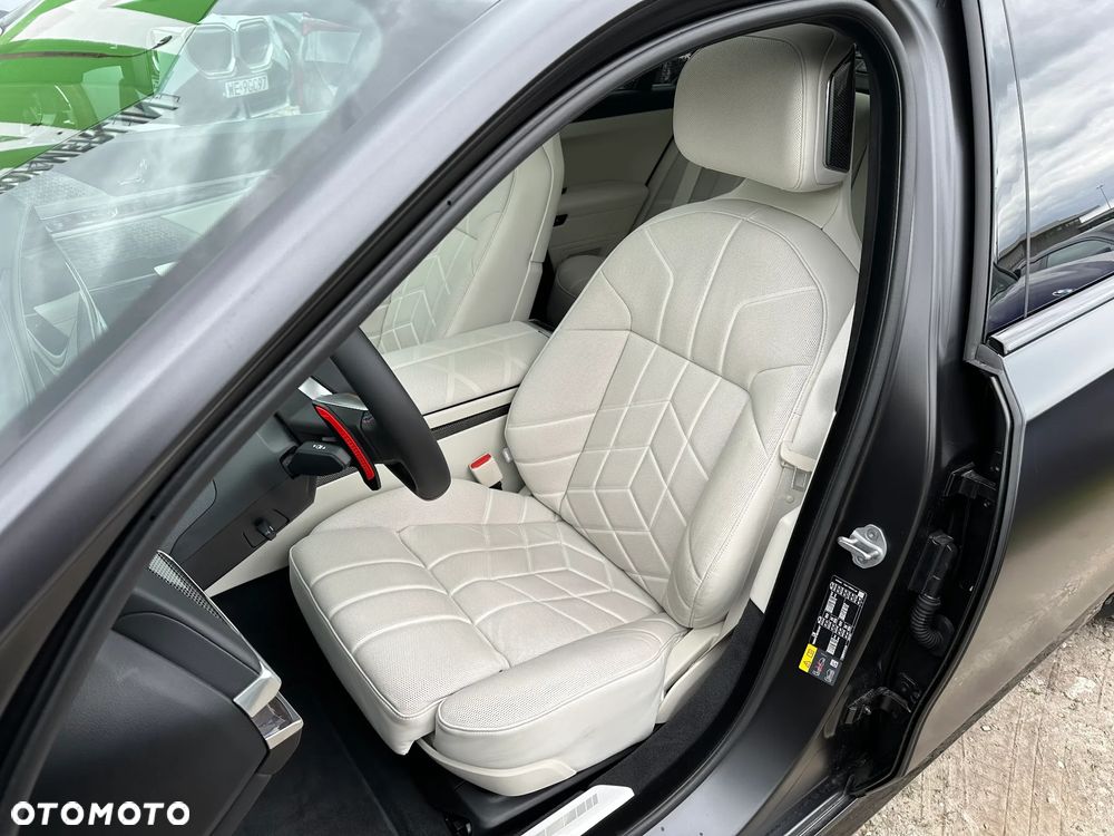 BMW Seria 7 M760e PHEV xDrive Individual Edition sport - 9