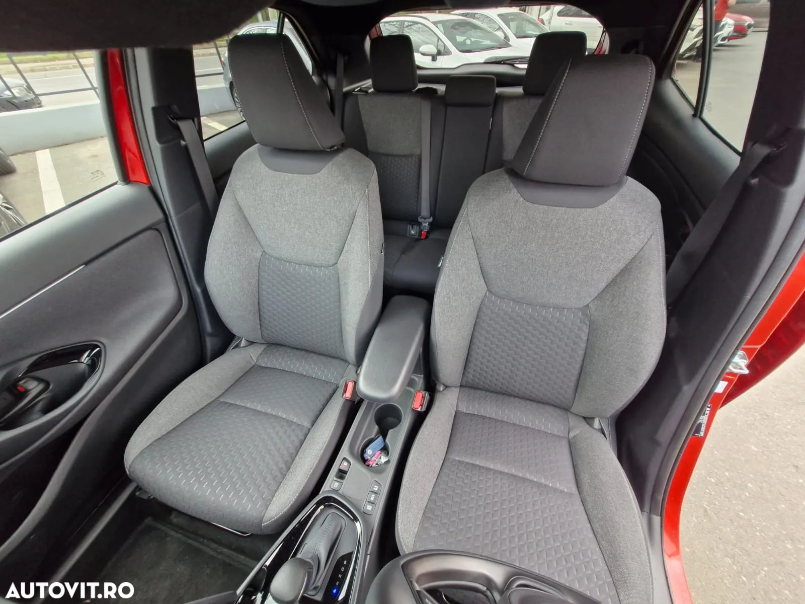 Toyota Yaris Cross 1.5 VVT-i HSD 116 4x2 HEV Dynamic - 11