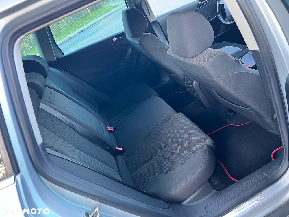 Volkswagen Passat 2.0 TDI DSG Trendline - 16