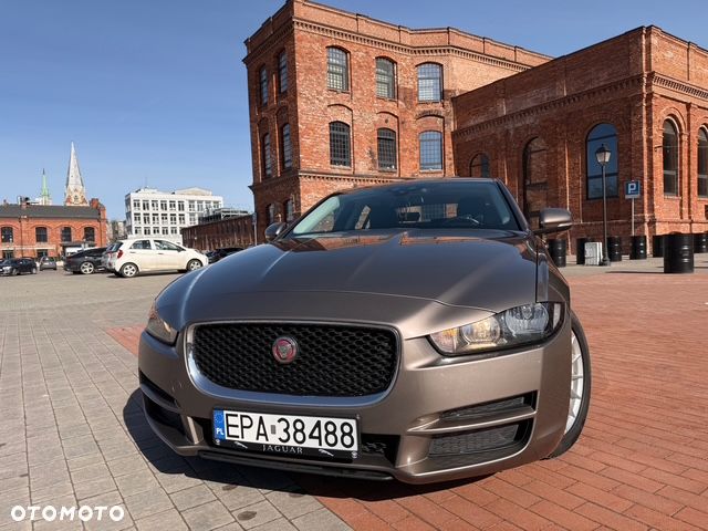 Jaguar XE 2.0 D Pure - 4