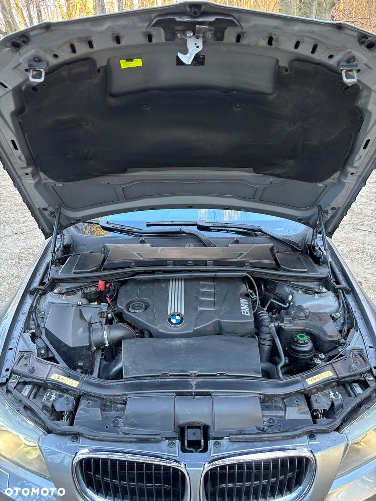 BMW Seria 3 320d xDrive DPF - 26