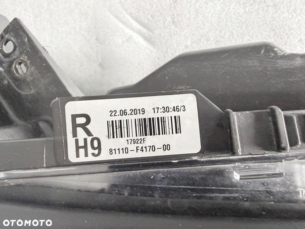 Reflektor Lampa przednia  prawa Toyota C-HR I 81110-F4170-00 - 4