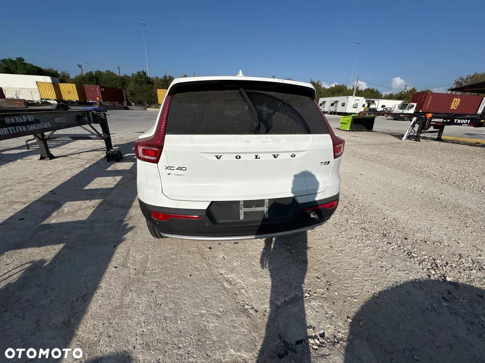 Volvo XC 40 T5 AWD Geartronic Momentum - 4
