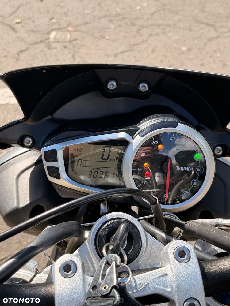 Triumph Street Triple - 8