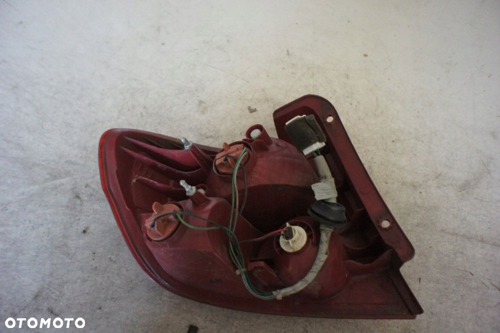 HYUNDAI GETZ LAMPA PRAWY TYŁ - 3