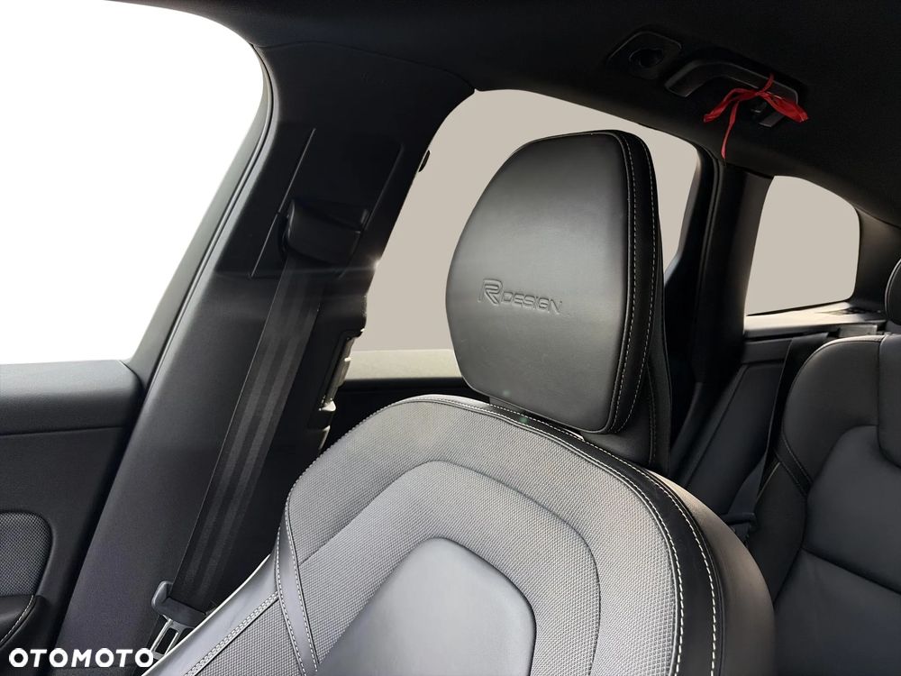 Volvo XC 60 B5 D AWD R-Design - 24