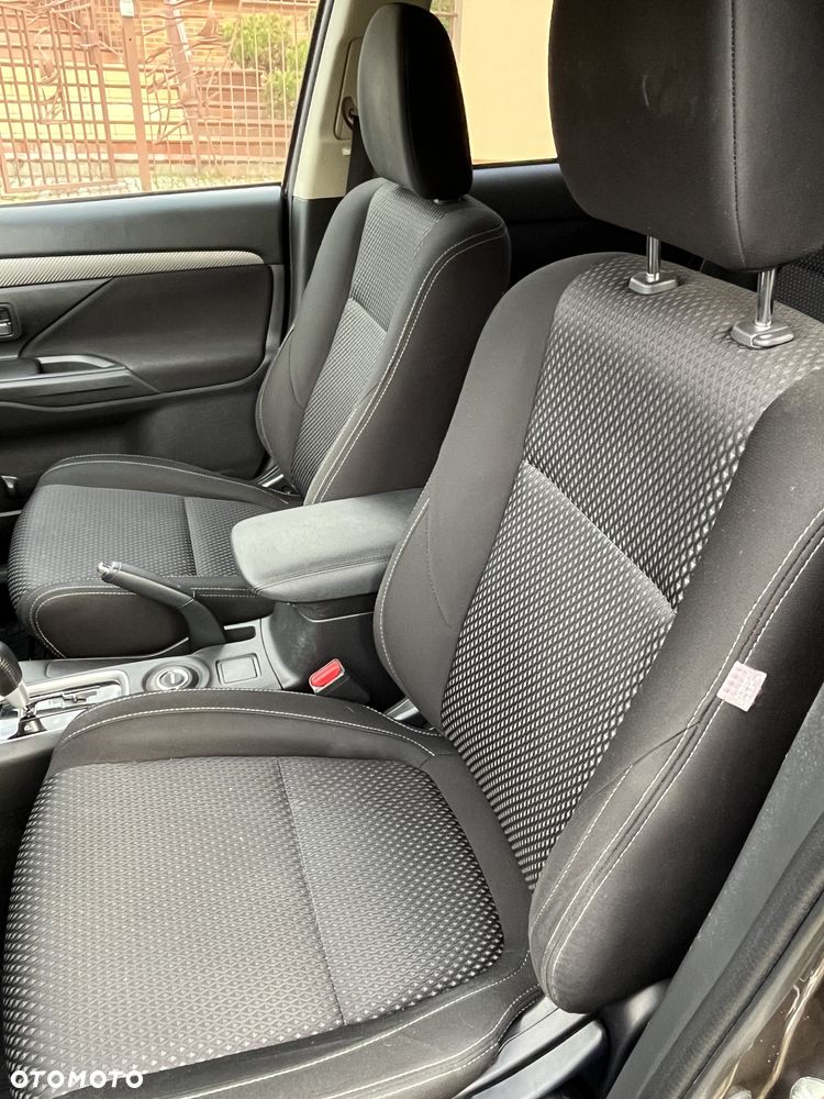 Mitsubishi Outlander 2.0 Intense + 4WD CVT - 17