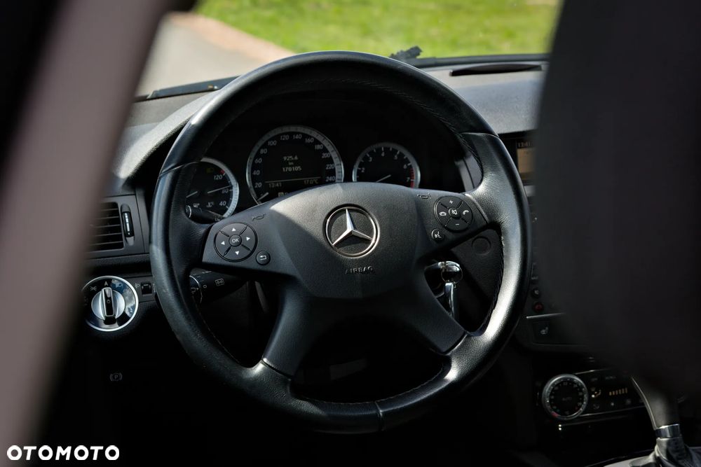 Mercedes-Benz Klasa C 180 CGI Automatik BlueEFFICIENCY - 28