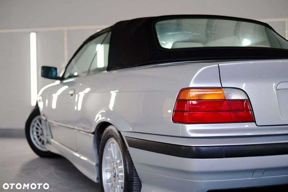 BMW Seria 3 323i - 15