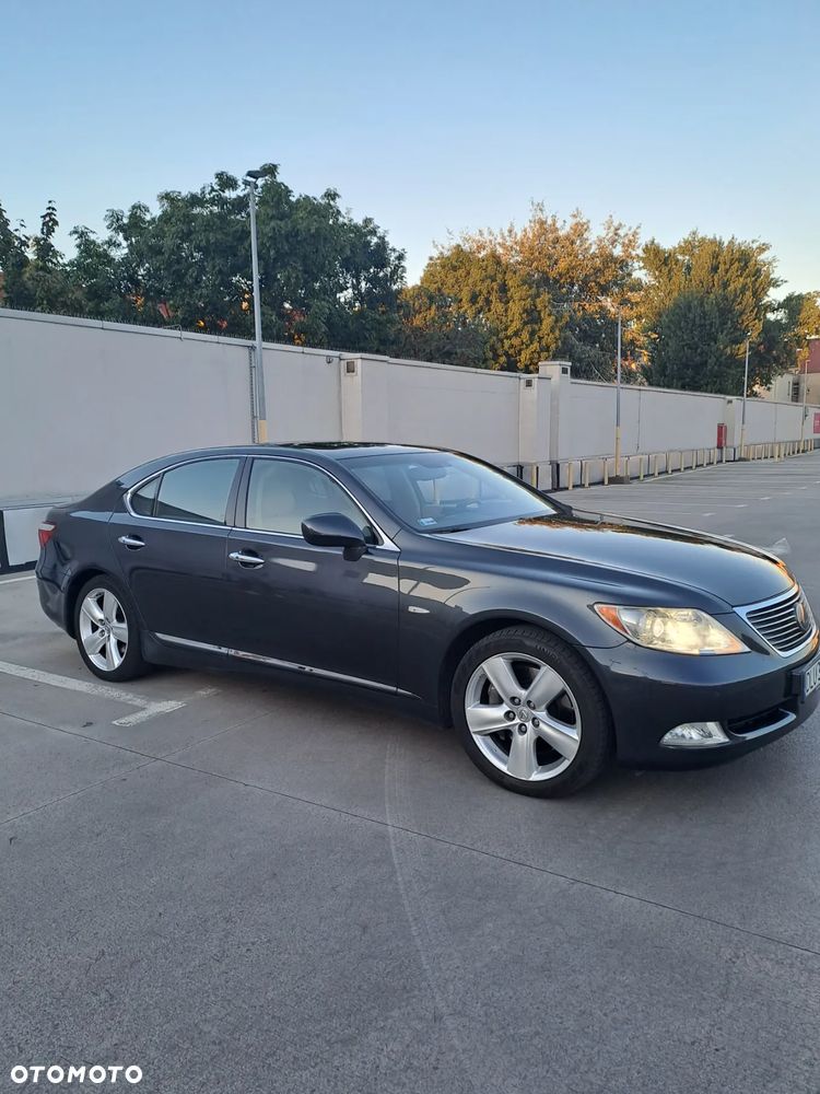 Lexus LS - 3