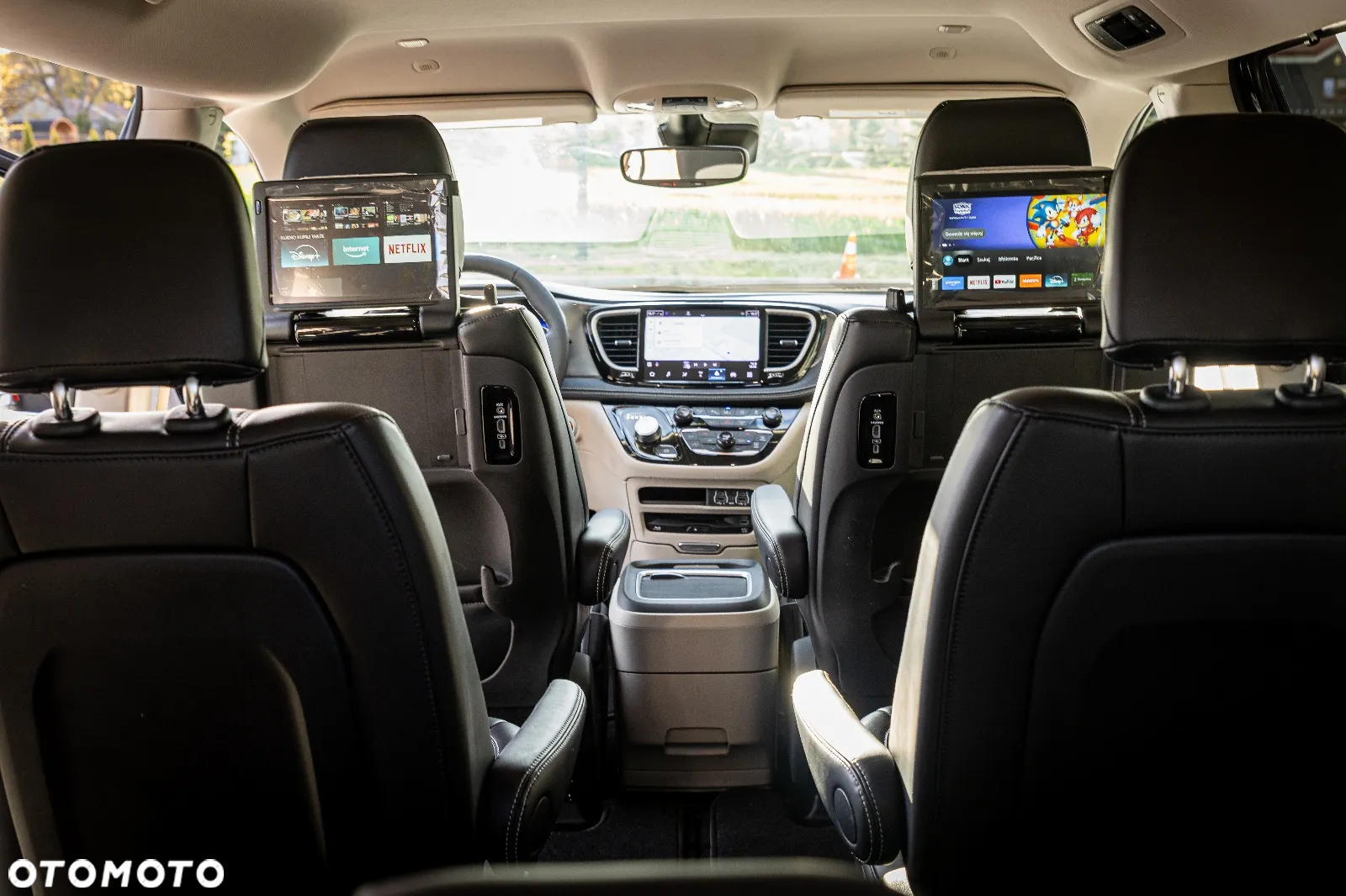 Chrysler Pacifica - 12
