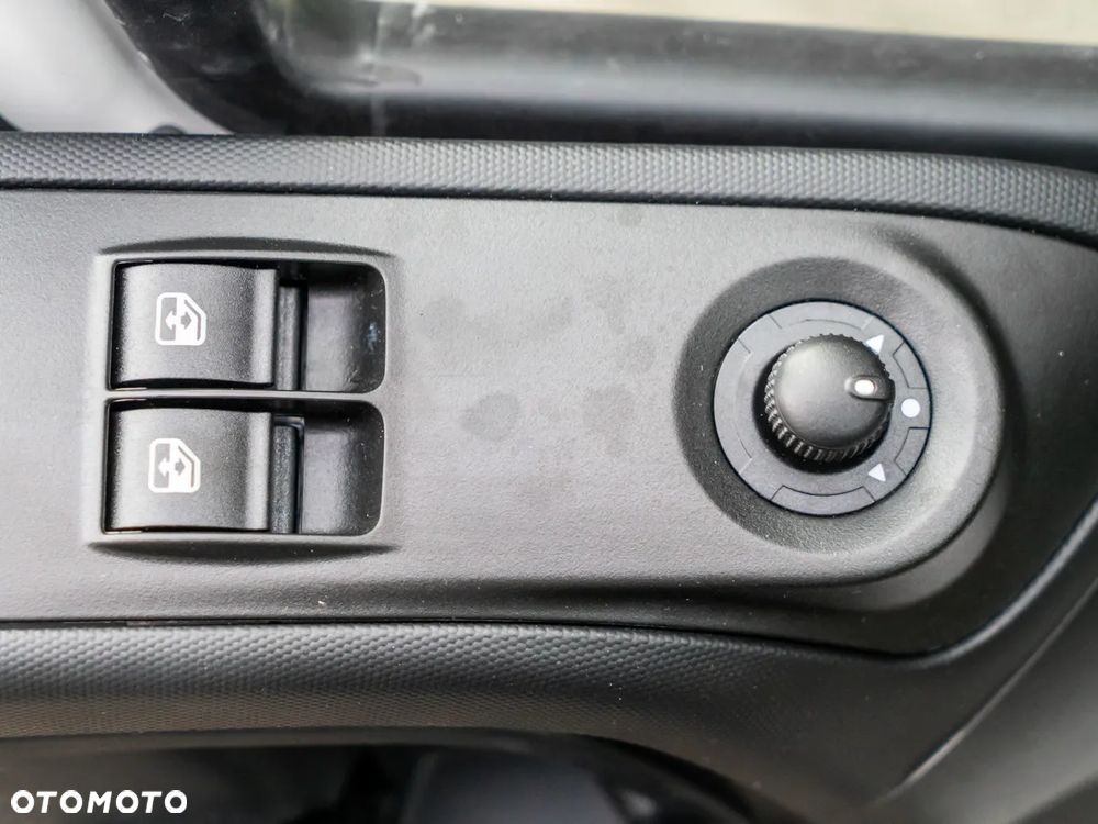 Iveco Daily 35S18HA8 3.0 kontener z windą - 12